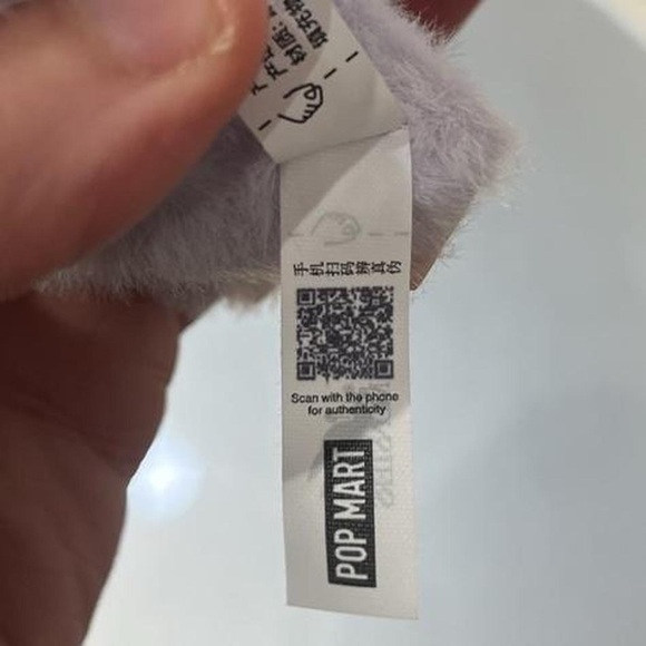 Labubu Keychain Figure - Picture 2 of 2